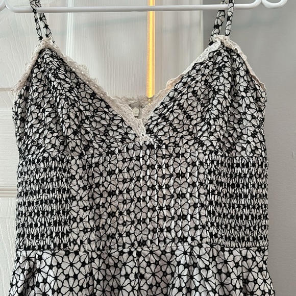 Guess Summer Dress- lace pattern - Picture 2 of 5